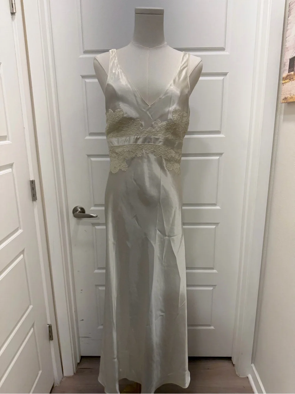 Jones New York Ivory Lace-Trim Satin Bridal Nightgown & Robe Set